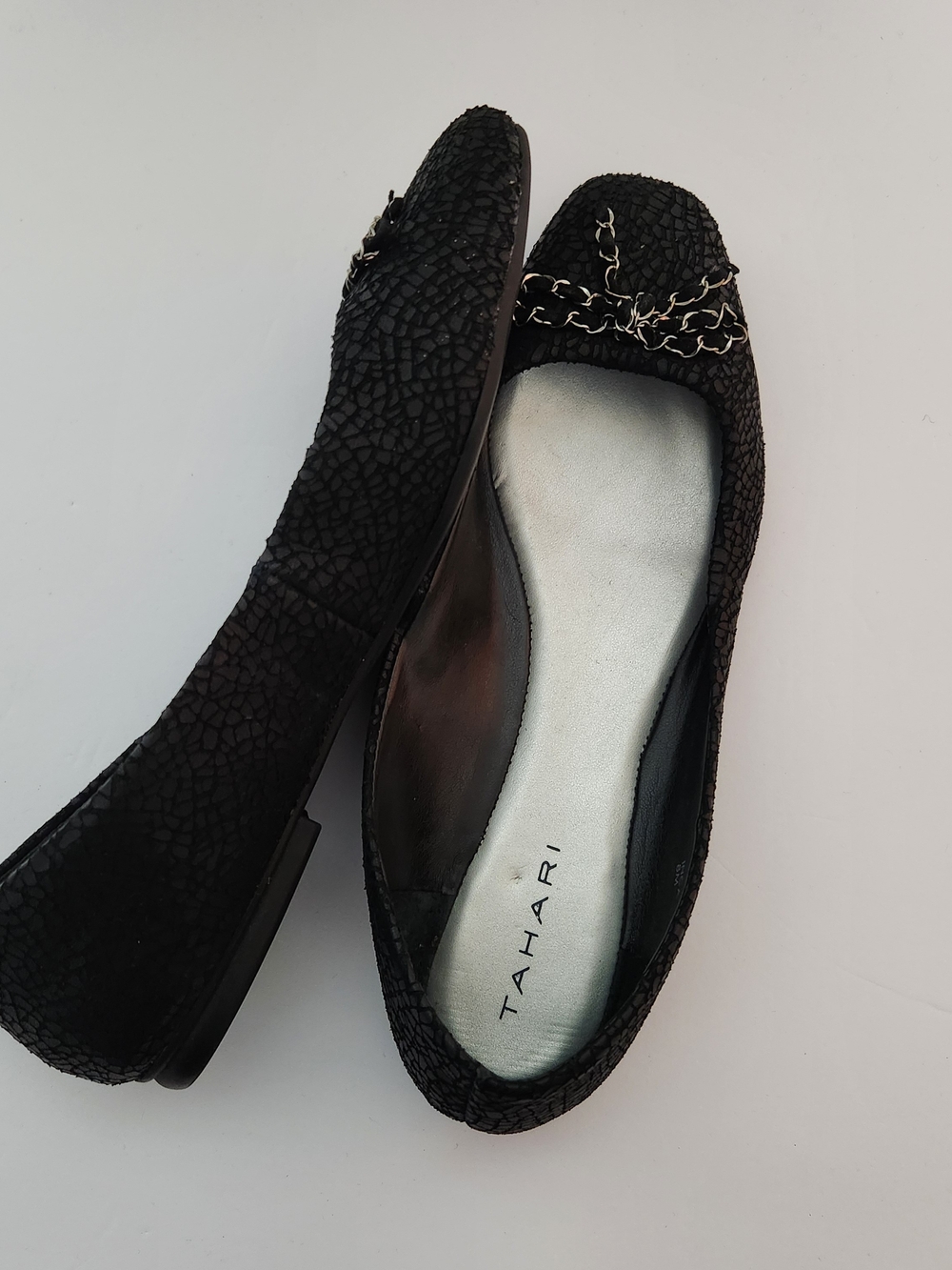 Tahari Inca Black Leather Flats Metallic Bow Punk-lite Edgy Coquette Size 8